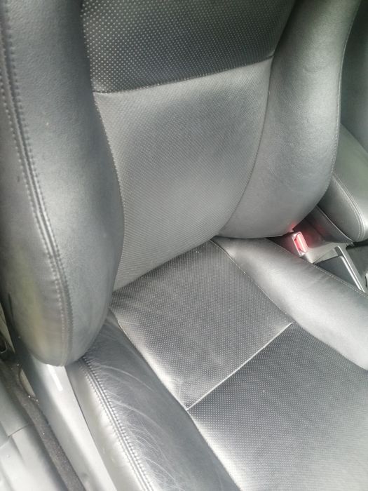 Sprzedam skórzane fotele toyota avensis t25