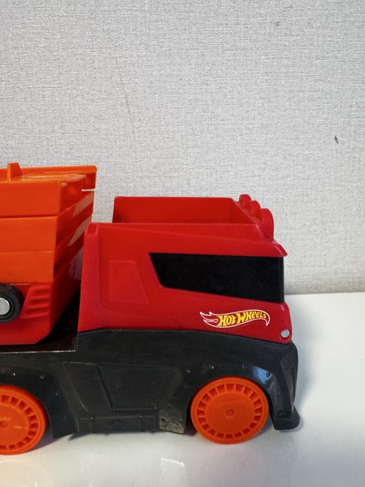 Вантажівка-транспортер Hot Wheels