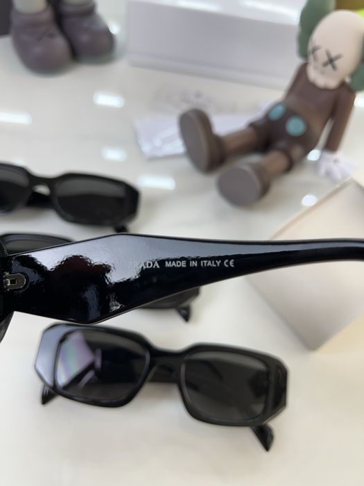 Окуляри сонцезахисні PRADA Square Frame