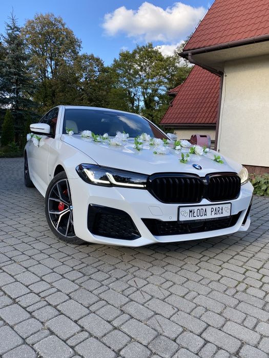 Auto do ślubu BMW 5 G30 2023r FOTOBUDKA 360 napis LOVE led na ściankę