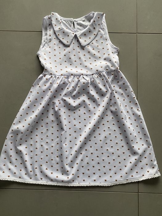 Sukienka w serduszka,r.134