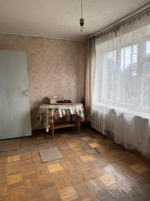 Продаж 3-х кімнатна біля центру під ремонт