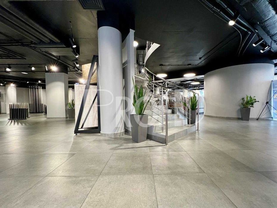 Фасадне торгове приміщення пр Володимира Івасюка Оболонь (1700 м2)