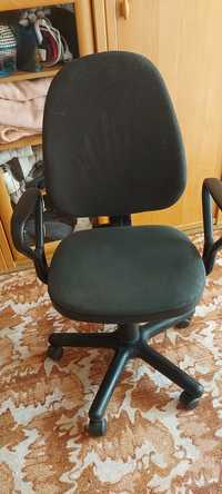 Крісло офісне в нормальному стані