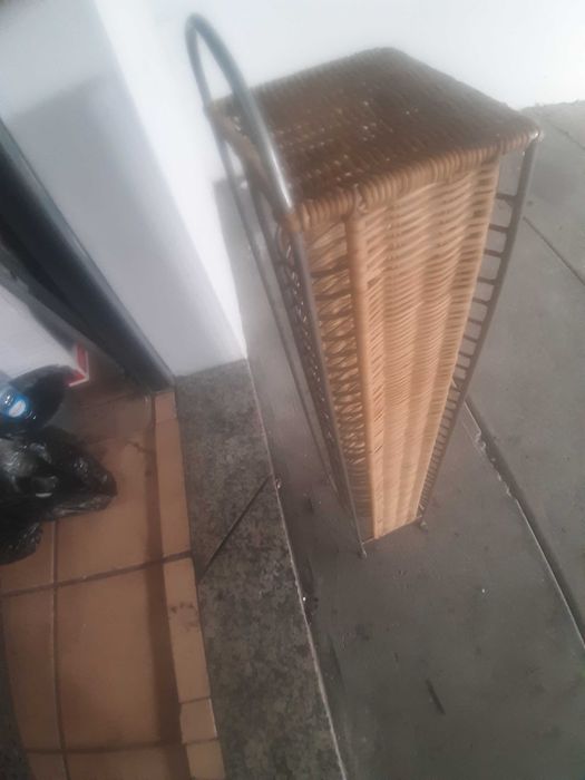 Arquivador de fimes e DVDs em muito bom estado