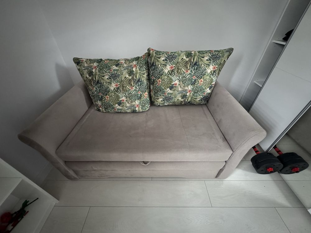 Sofa Kanapa 2 os. rozkładana z pojemnikiem Agata Meble
