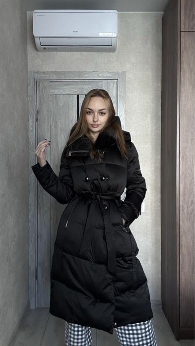 Пуховик чорний теплий на холодну зиму