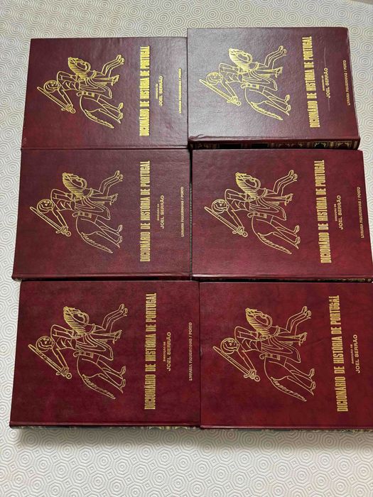 Vendo Dicionário de História de Portugal - Direção de Joel Serrão.