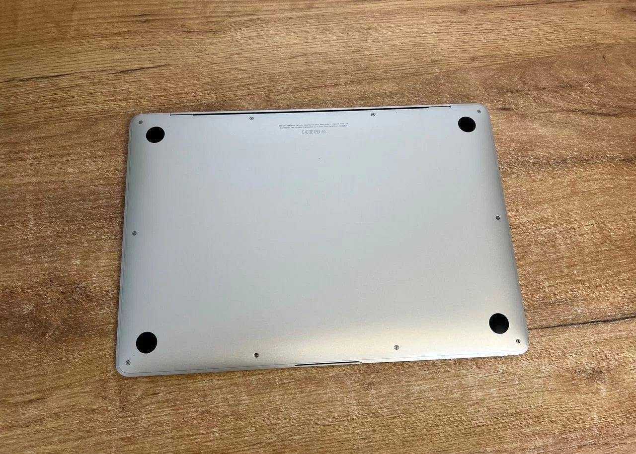 MacBook Air 13 2020 M1 8/256 (Silver)