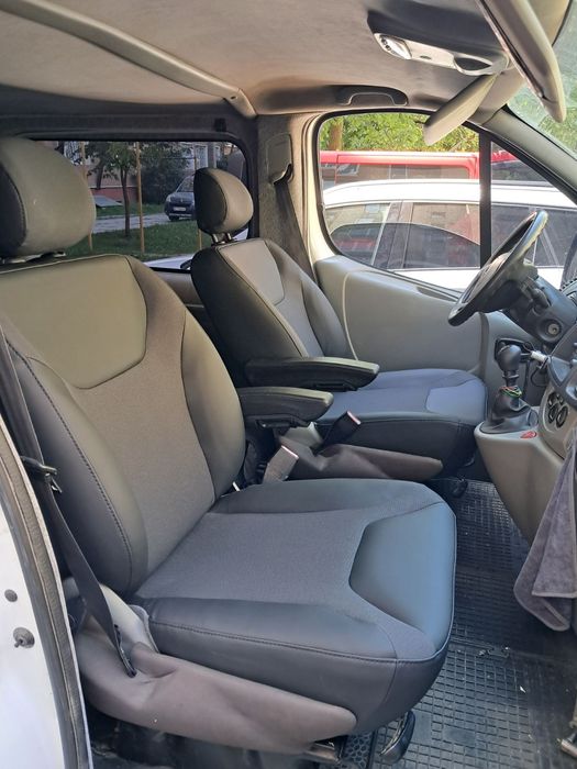 Підлокітник Універсальний на всі авто, відкидається, регулюється.