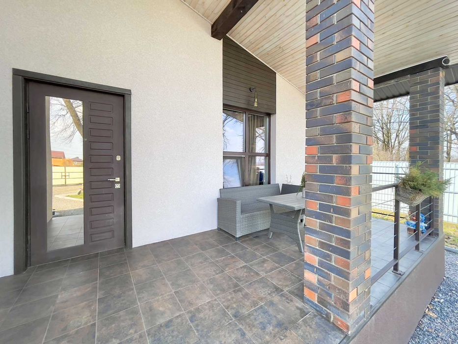 Продам стильный новый дом на  Роменской.