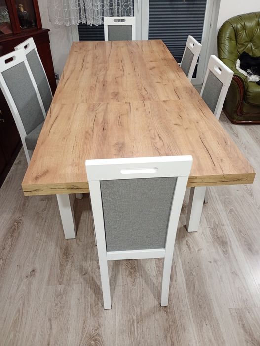 Sprzedam stół z krzesłami