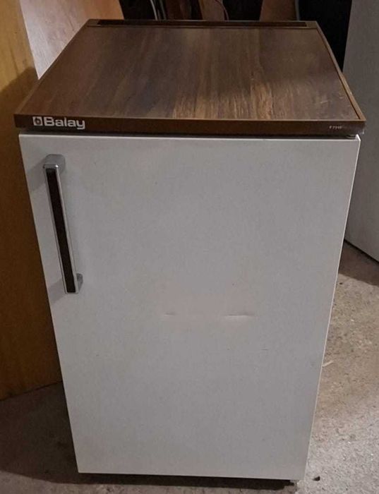 Mini frigorífico a funcionar bem