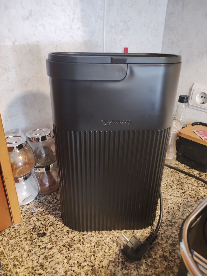 Máquina Nespresso Pixie