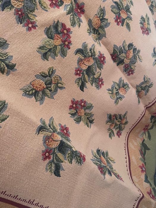 Toalha de mesa double face bordada