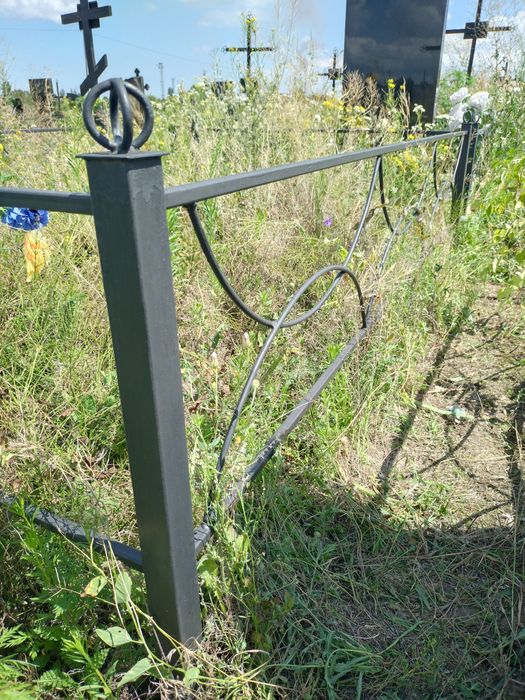 Оградка, огорожа на кладовище