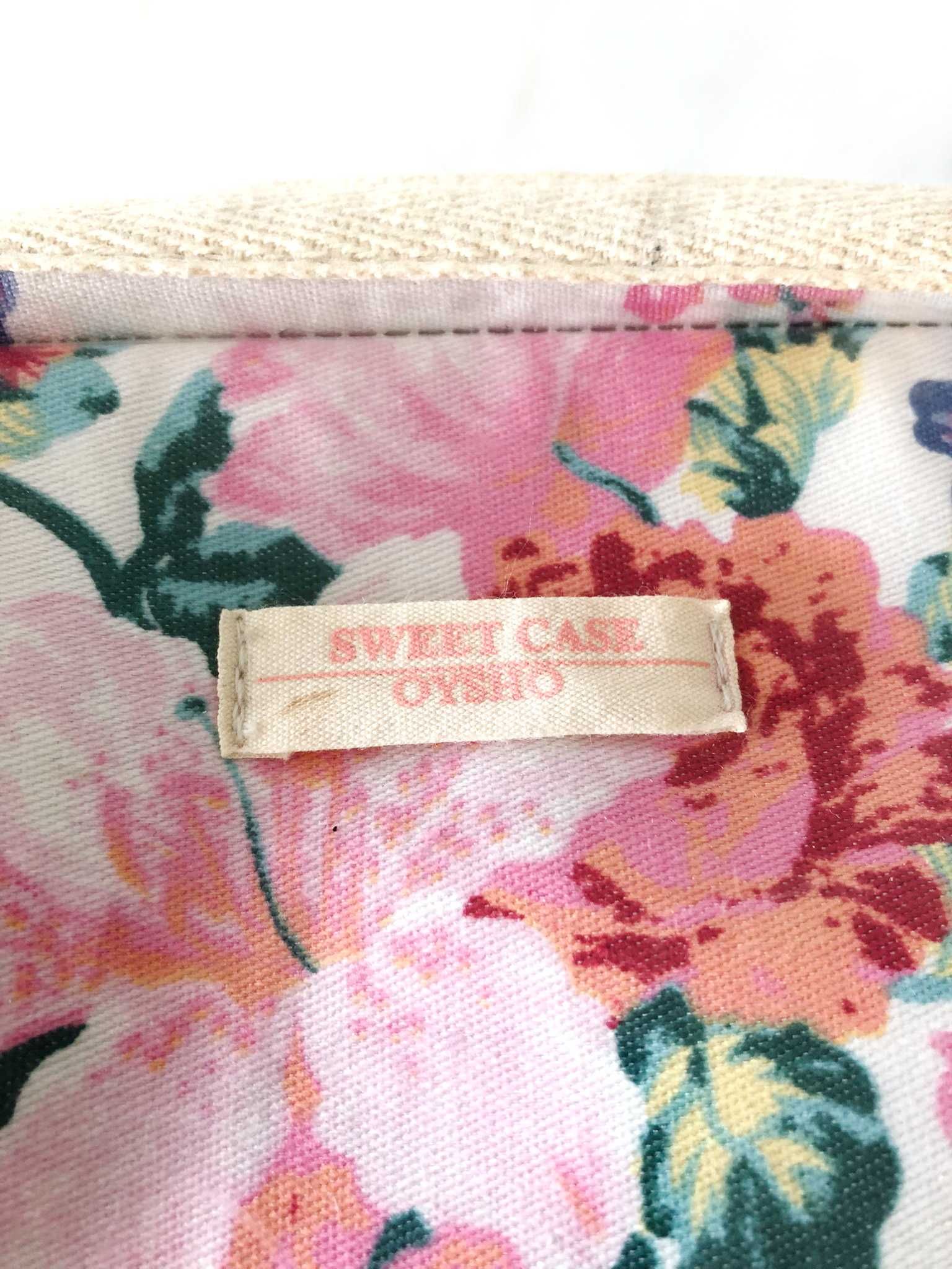 Necessaire estampada com tecido do impermeável da Oysho