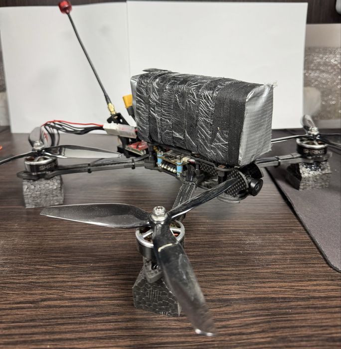 FPV дрон з АКБ в комплекті