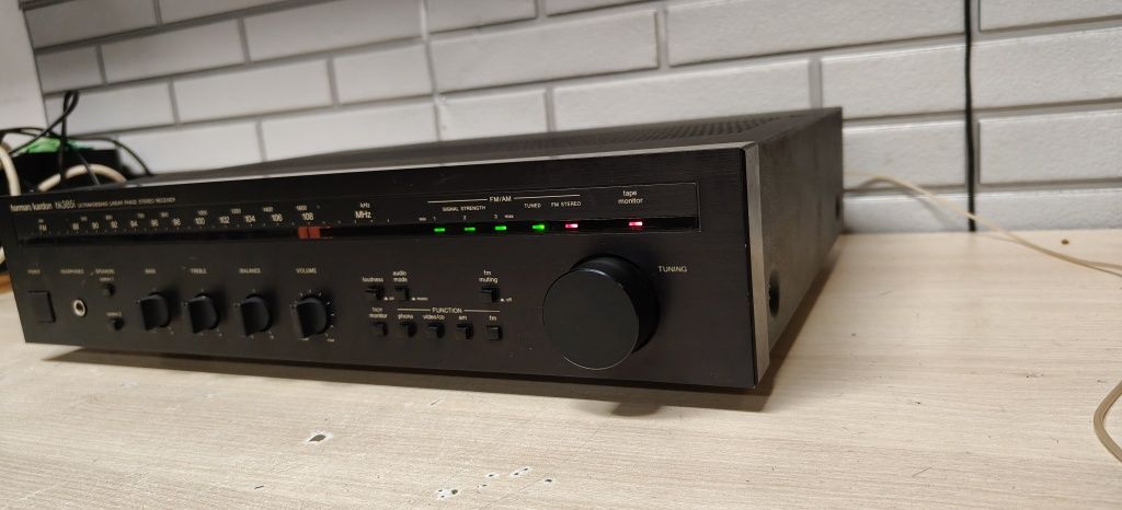 Amplituner Harman Kardon hk 385i.