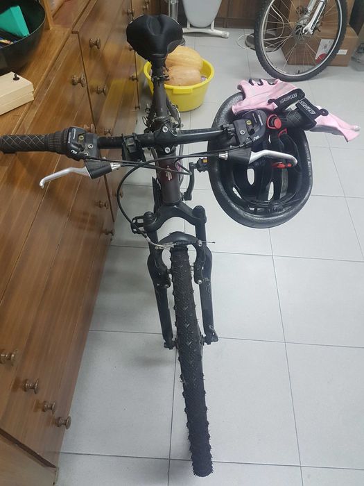 Bicicleta b'Twin Mulher com Capacete e Luvas