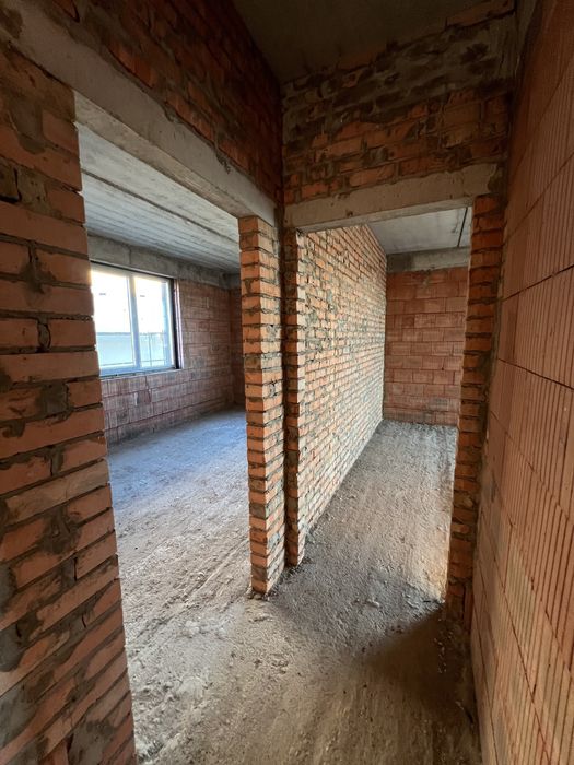 Чудовий 3К будинок в тихому районі!