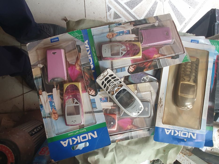 Acessórios variados para nokias antigos, sem qualquer uso