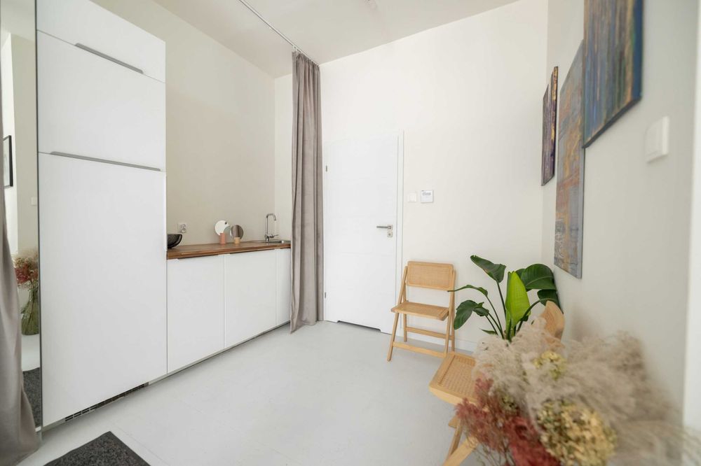 Lokal, pasaż jeżycki, od zaraz -usługi, handel- CENTRUM