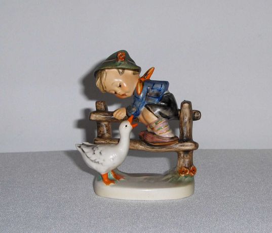 Figurka porcelanowa GOEBEL "BARNYARD HERO" 1948