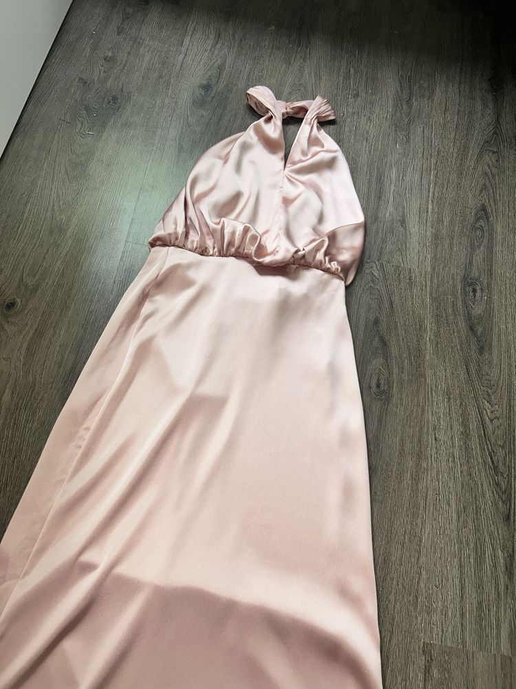 Nowa długa satynowa sukienka pudrowy róż różowa Pretty Lavish M