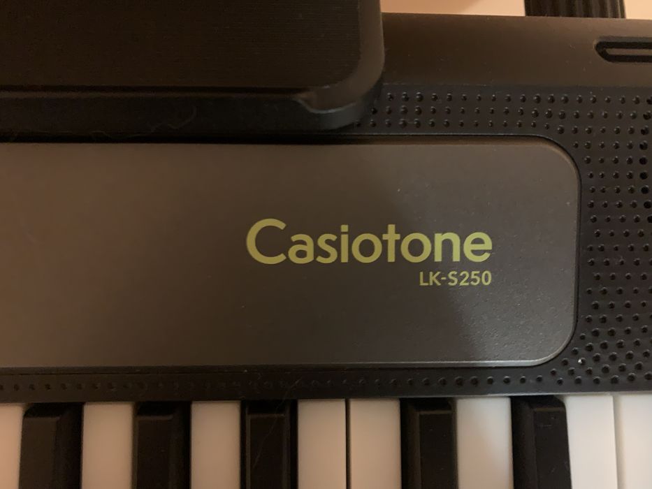 Синтезатор Casiotone LC-S250