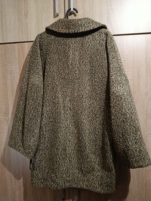 Нове жіноче пальто з шерстю кольору хакі