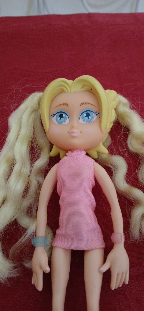 Boneca em ótimo estado