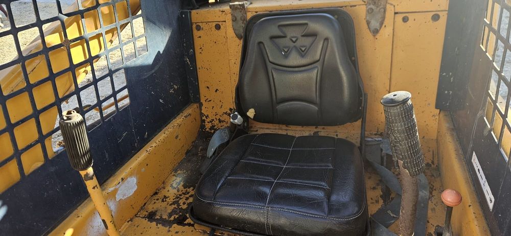 Vendo Máquina Mini Pá Carregadora