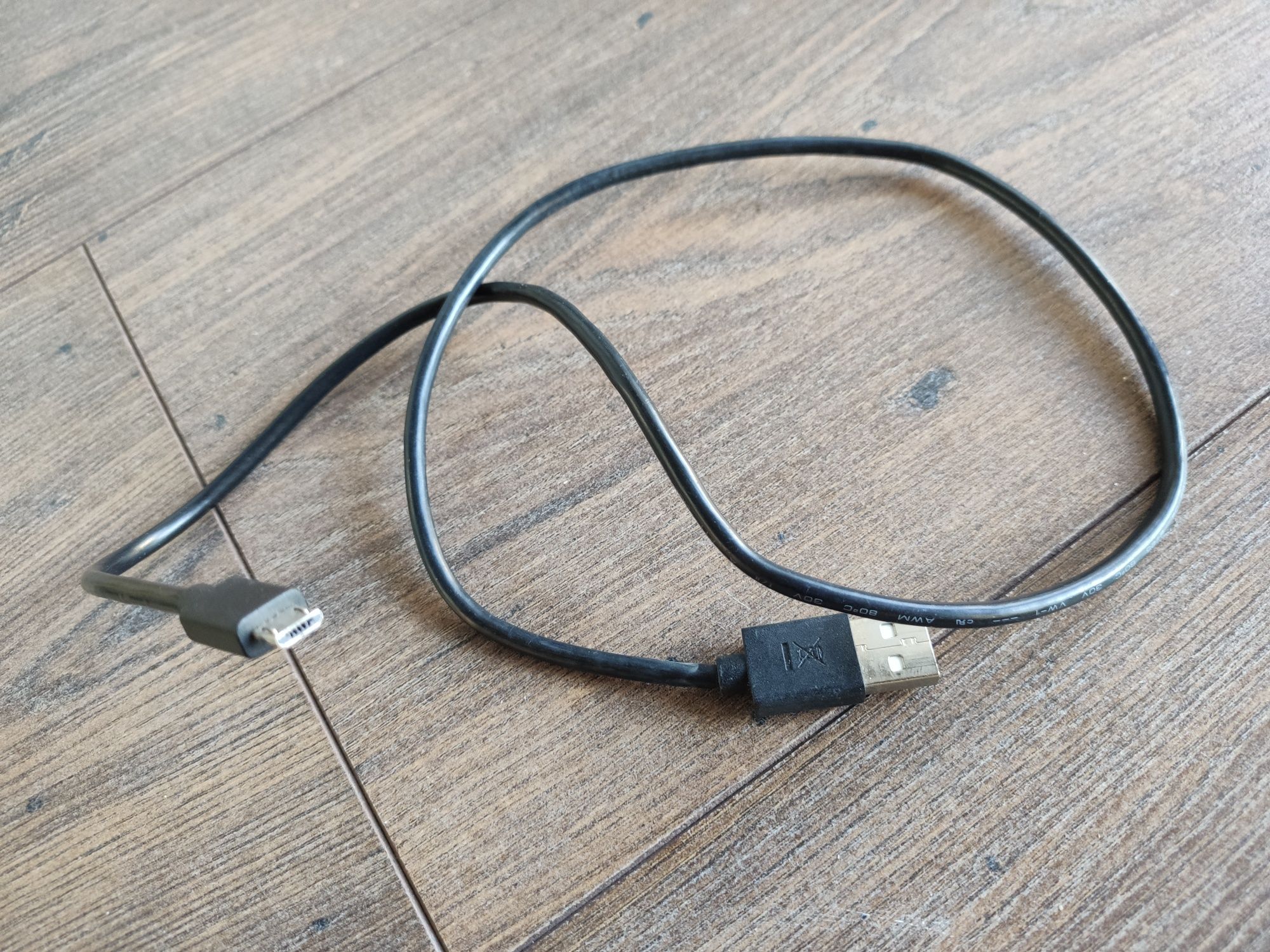 Czarny kabel mikro USB