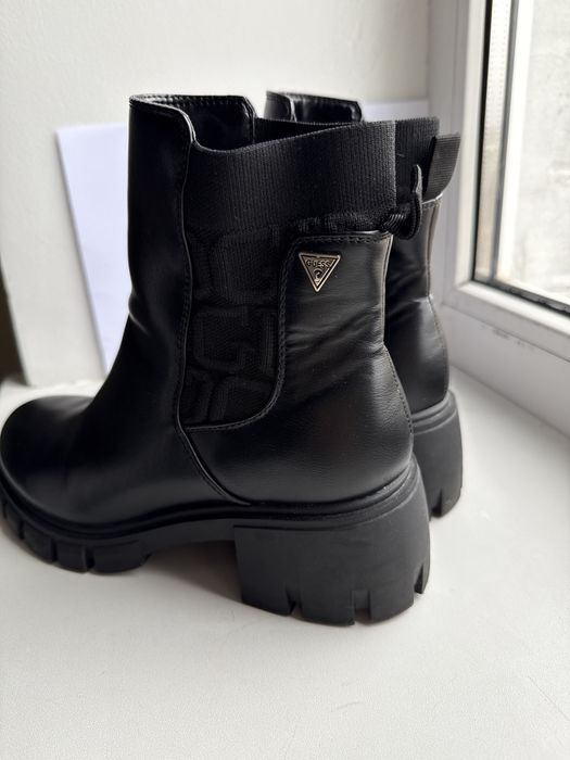 Чоботи осінні guess