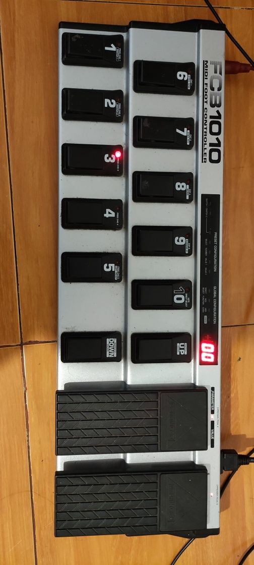 Behringer FCB1010 MIDI