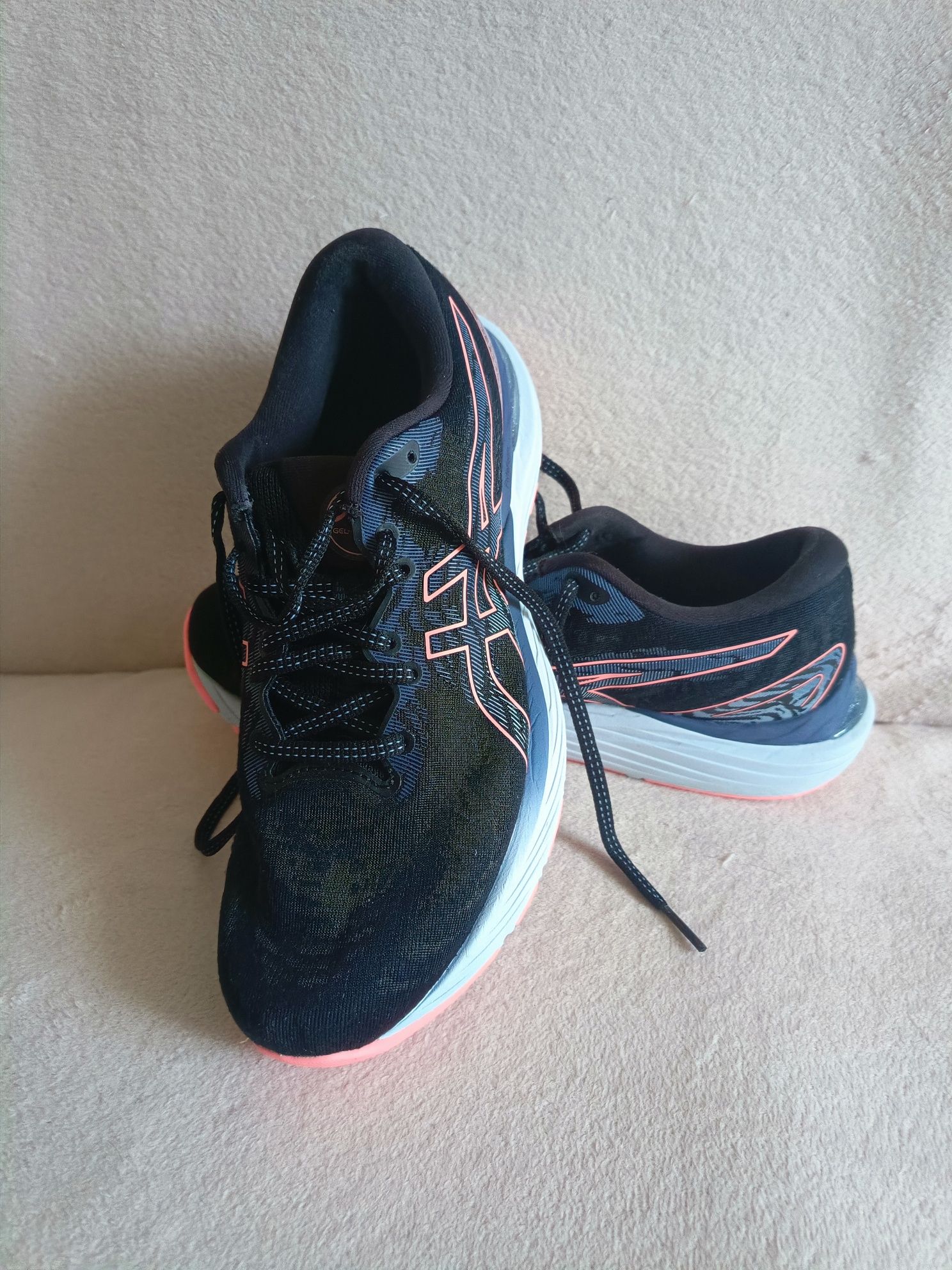 Sprzedam buty marki asics