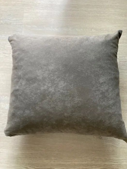 Poduszka szara gruba dosyć twarda ok 55x55 cm
