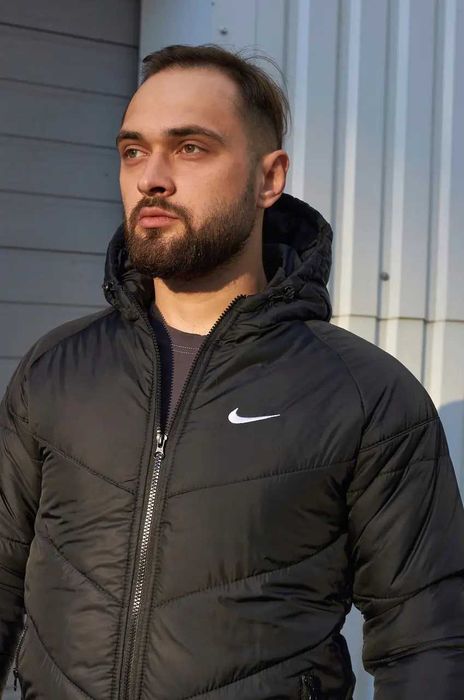 Куртка чоловіча демісезонна з капюшоном Nike чорна