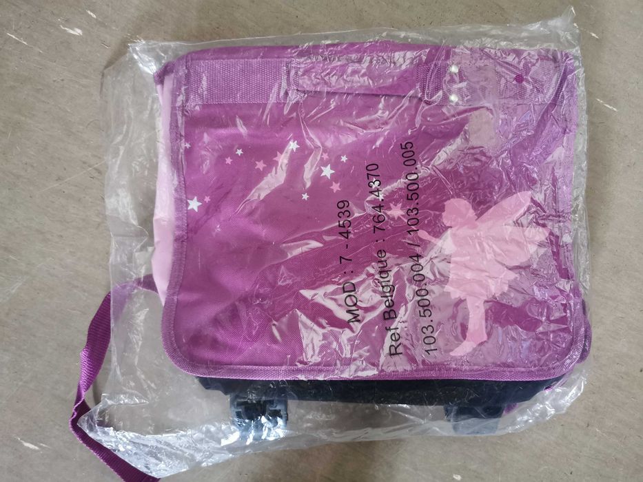 Mala menina com rodas