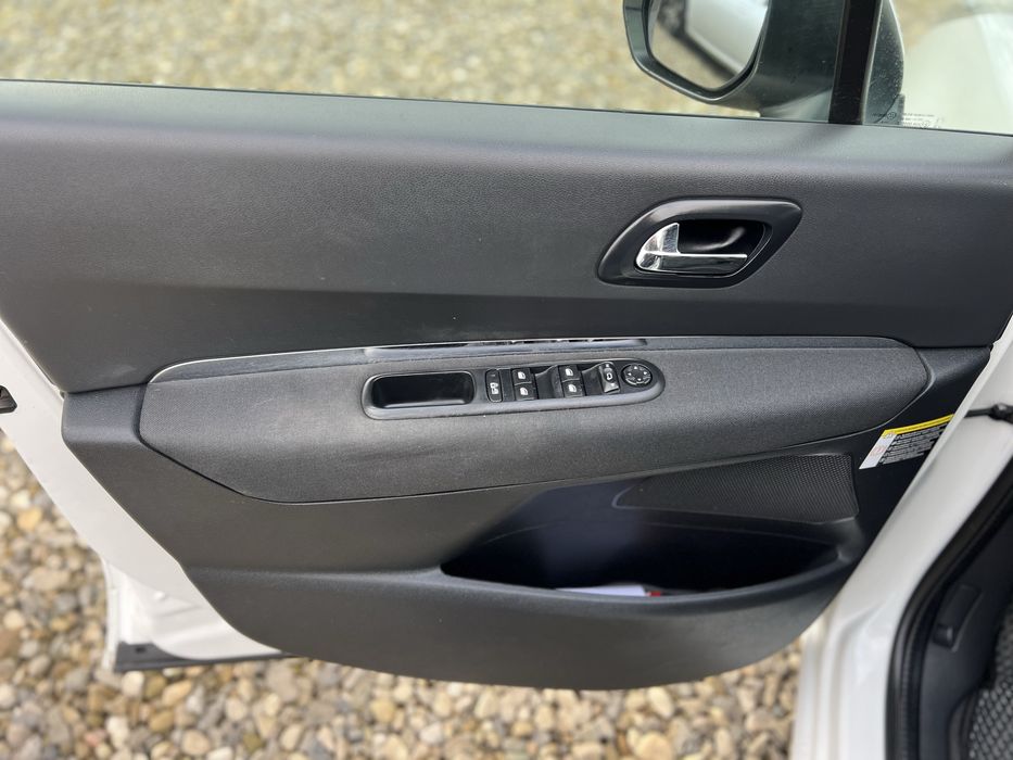 Сімейна машина в дуже гарному стані за всіма деталями телефонуйте