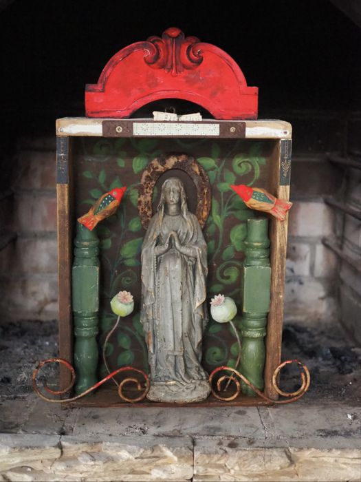 Kapliczka do domu ogrodu stara figurka Matka Boska