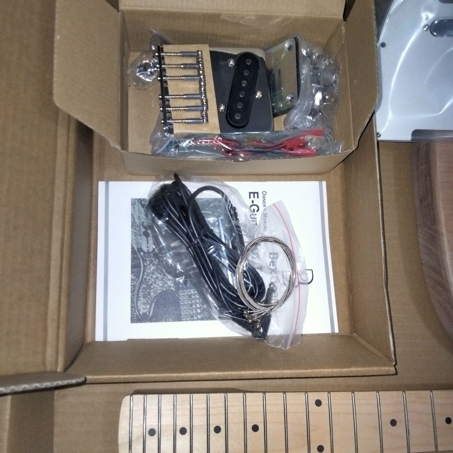 Kit de guitarra eléctrica para montar.