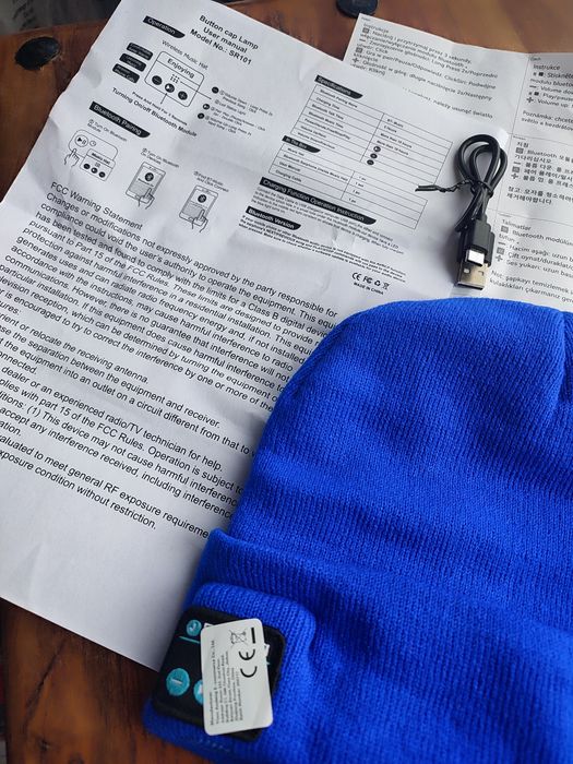 Czapki z dźwiękiem i światłem w kilku kolorach