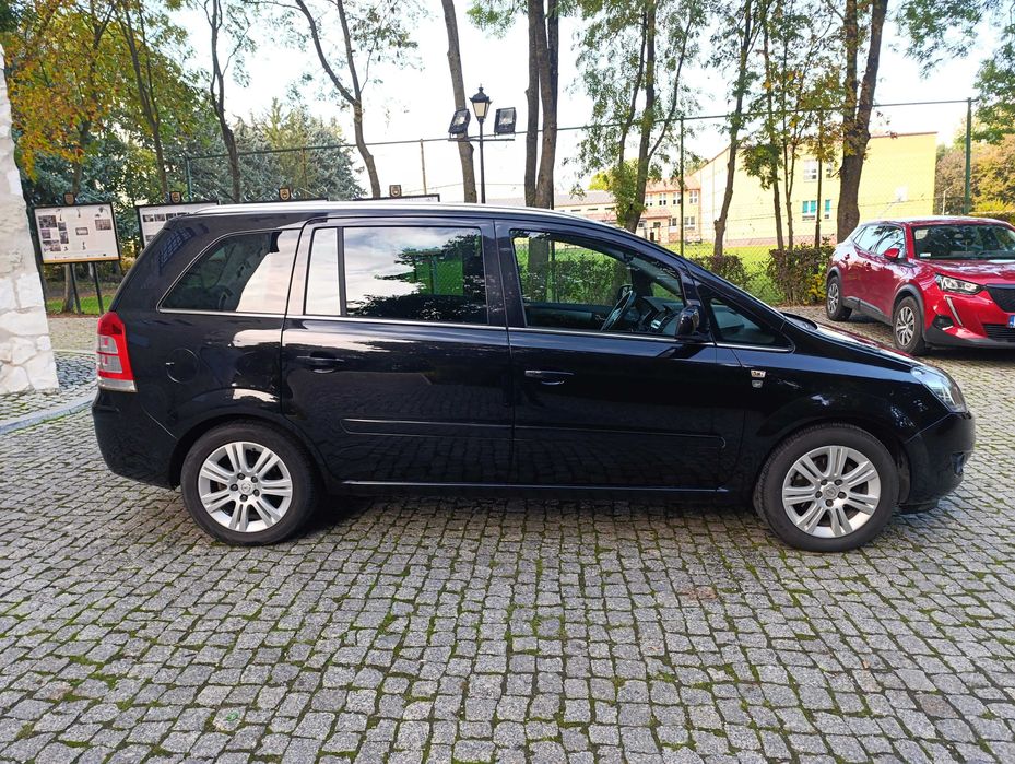 Opel Zafira 1.8 Benzyna Zadbany Bezwypadkowy w Bardzo Dobrym Stanie