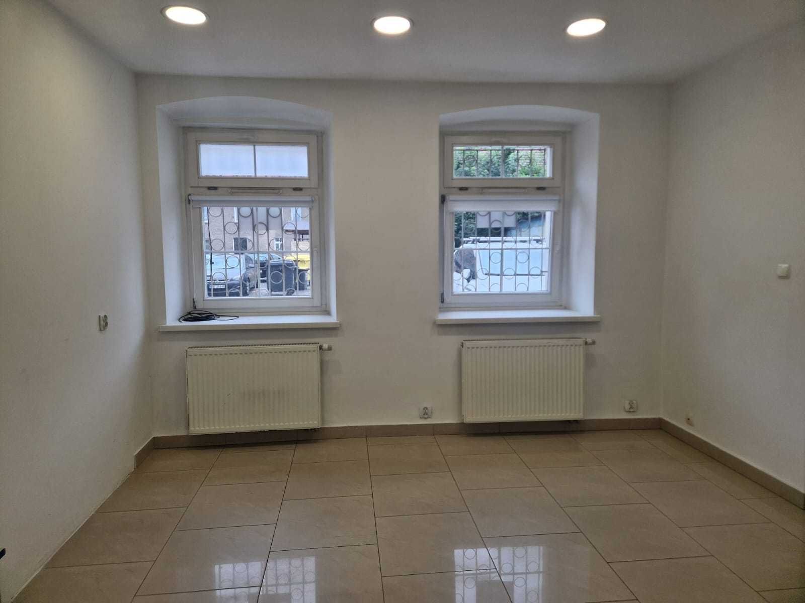 Lokal handlowo-usługowy 75 m² – Głuchołazy, dobra lokalizacja, parking