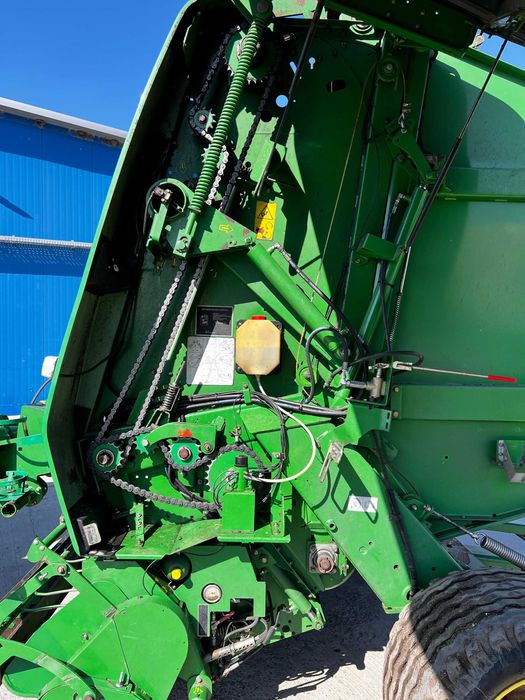 Прес-підбірник John Deere 864