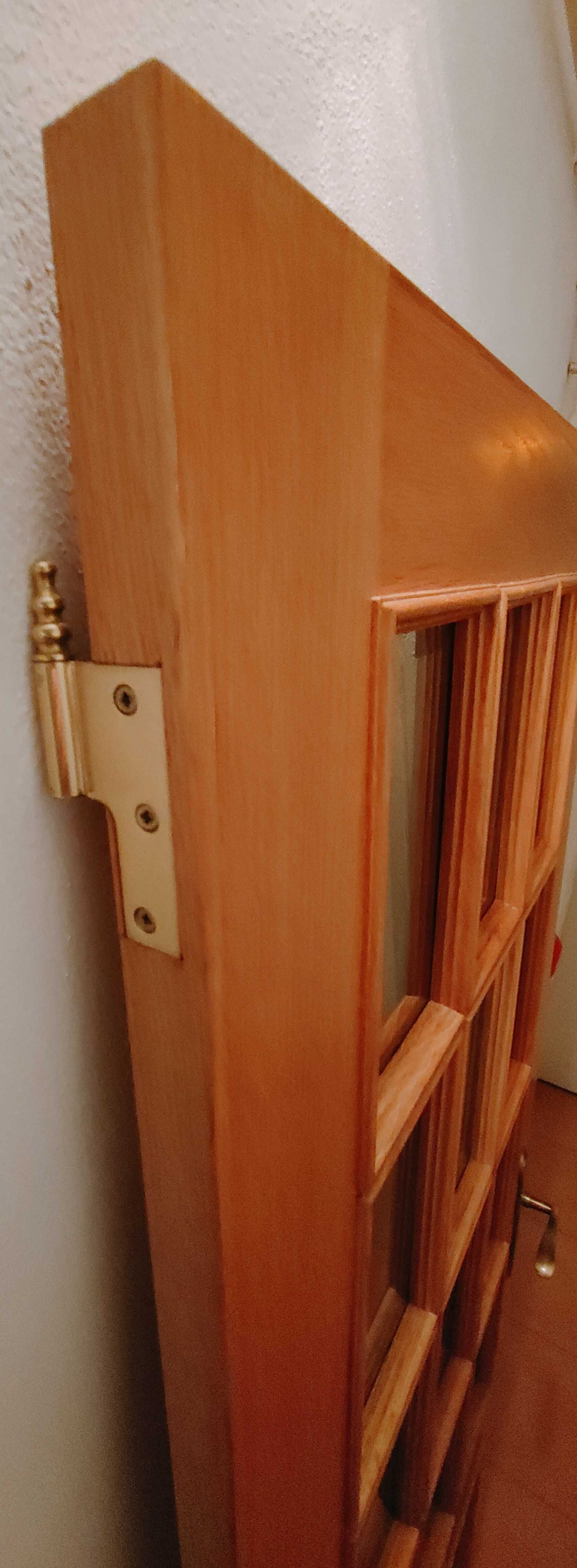 Porta em Madeira esquerda, de 75cm, com vidros