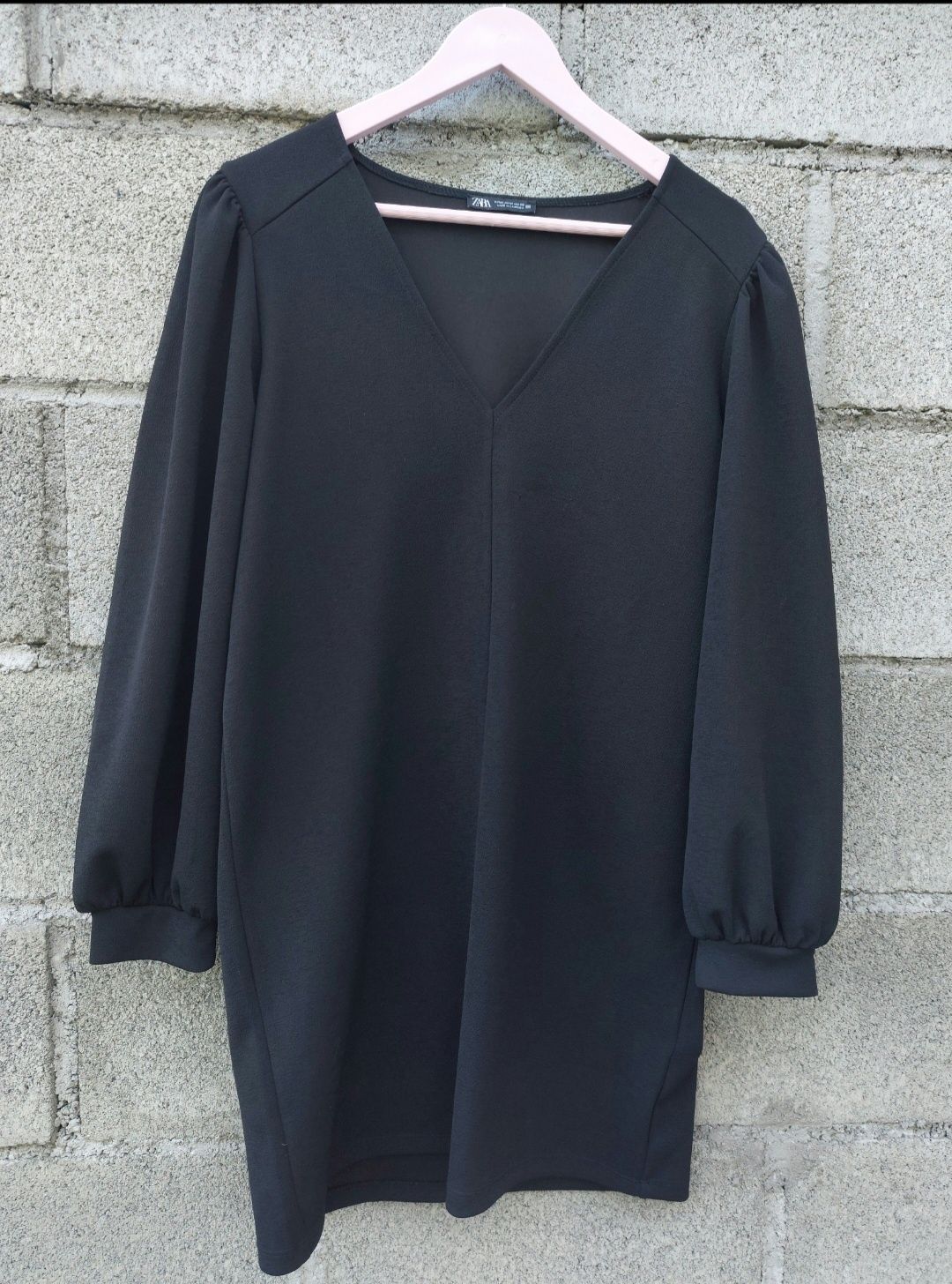 Чорна лаконічна міні сукня zara, розмір m