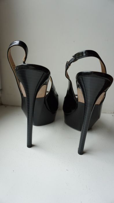 Skórzane szpilki sandałki ZARA czarne lakierowane 40